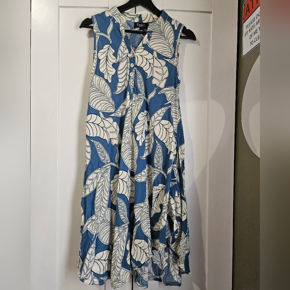 Papillon Blanc Dresses & Skirts - Papillon Blue and White Leaf Print Dress With POCKETS!